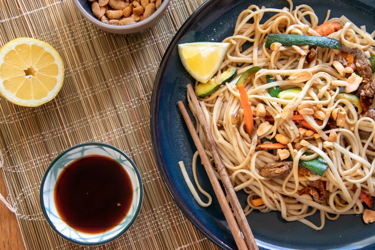 meal, dish, plate, wok, ramen, beef, lemon, meat, delicious, fresh, vegetables, food, chinese food, soya sauce, carrots, zucchini, peanuts, wok, wok, wok, wok,