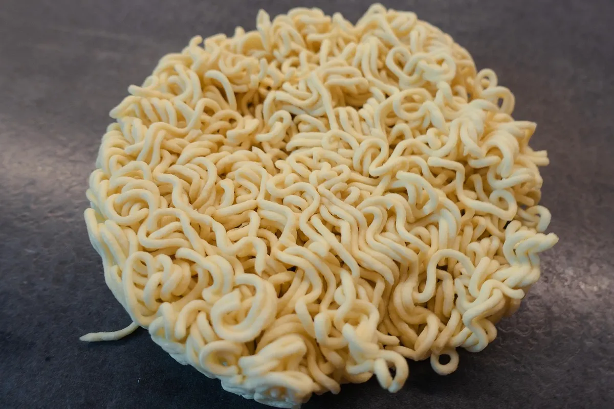 ラーメン、うどん、インスタントうどん、調理、夕食、乾燥、食品、材料、栄養、食感、伝統、生、小麦、乾燥、日本、韓国、インスタントうどん