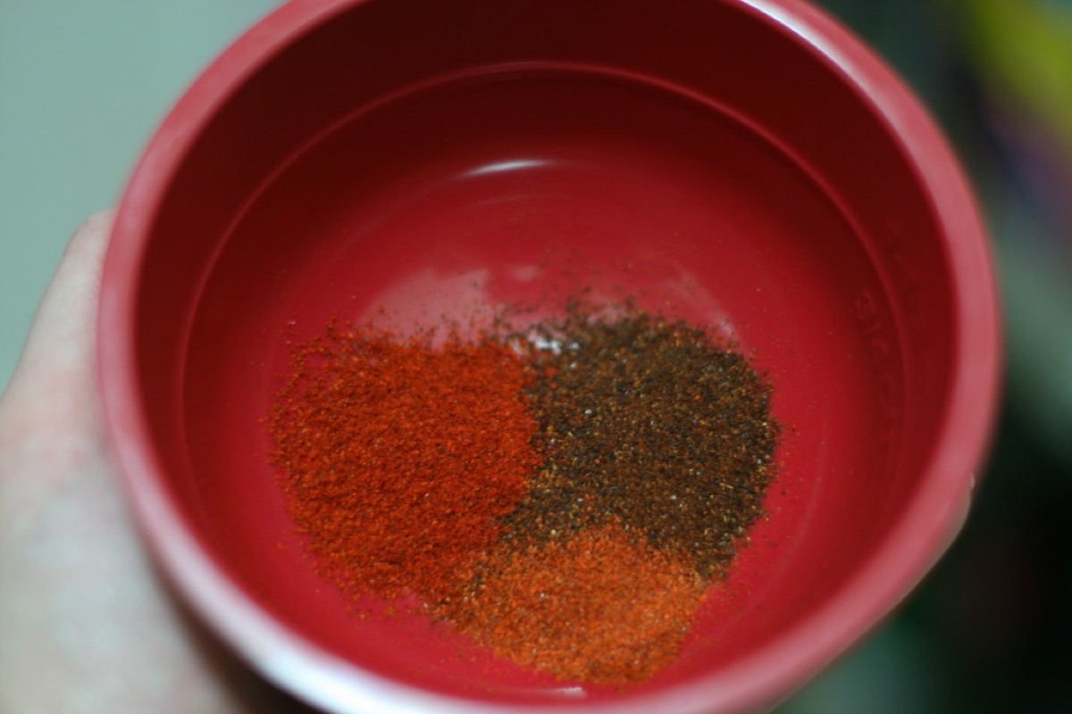 Rotes Chilipulver und Gewürze