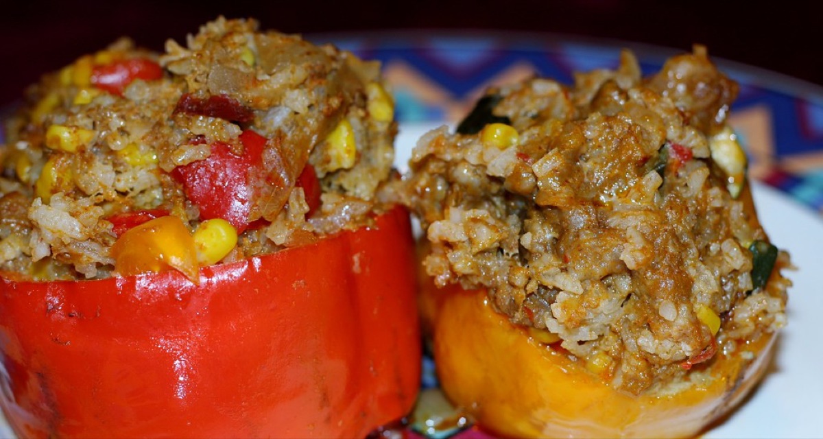 Piments rouges frais et épices