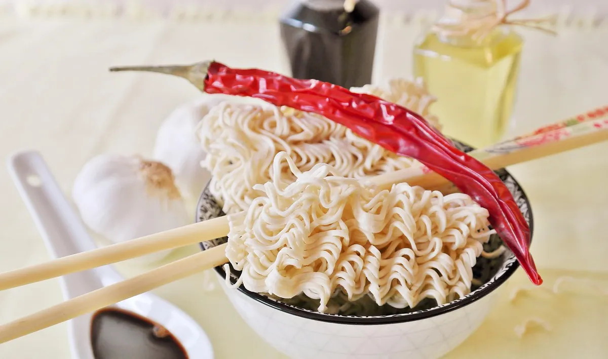 noodles, instant noodles, instant, ramen, asian, asia, food, enjoy the meal, plate, connoisseur, cook, kitchen, meal, tasty, presentation, main dish, enjoy, soy