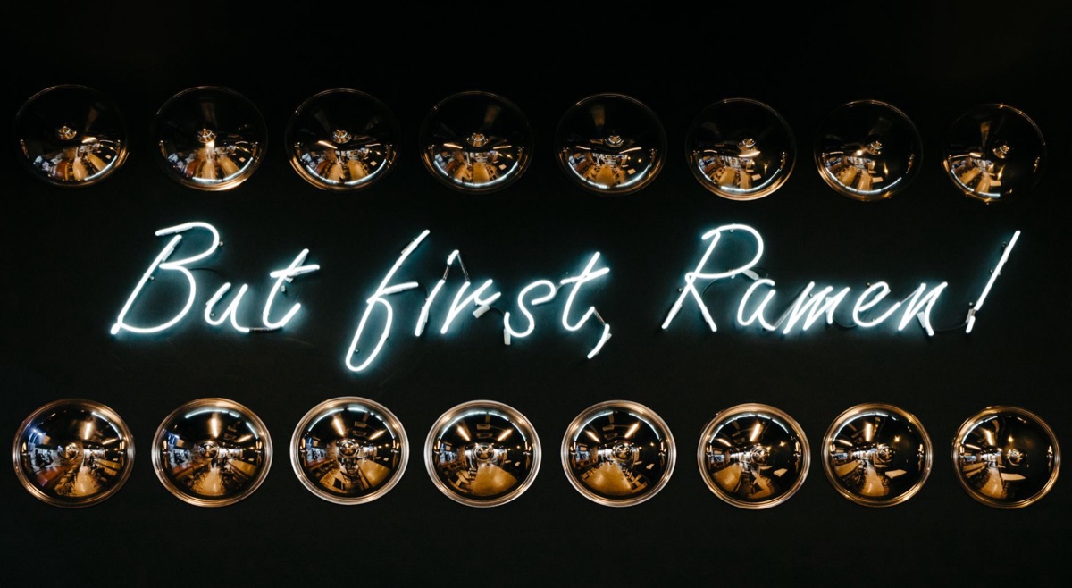 Une vitrine de cuisine ramen