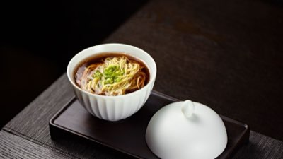 Chinesisch vs. Japanisch: Die Philosophie hinter der Schärfe