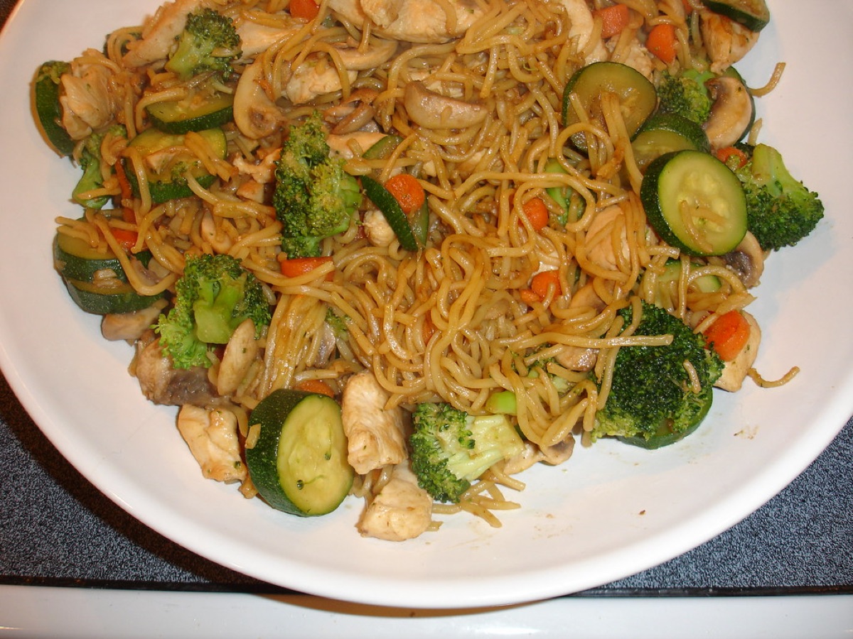 Noodles in seasoning water with a slight sheen.